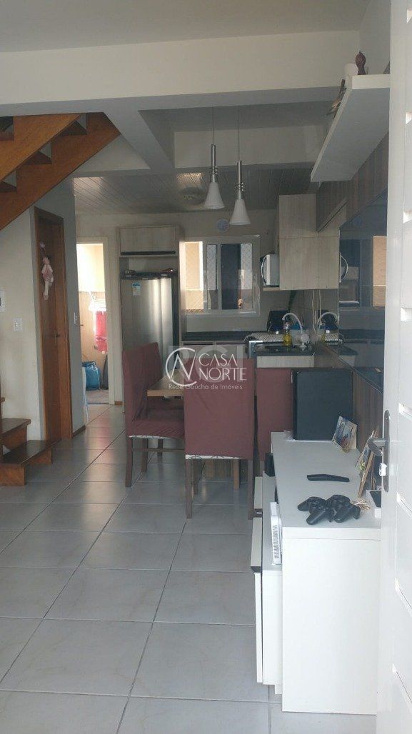 Sobrado à venda com 2 quartos, 83m², 1 vaga, Rua Capitao Pedroso no bairro Restinga em Porto Alegre