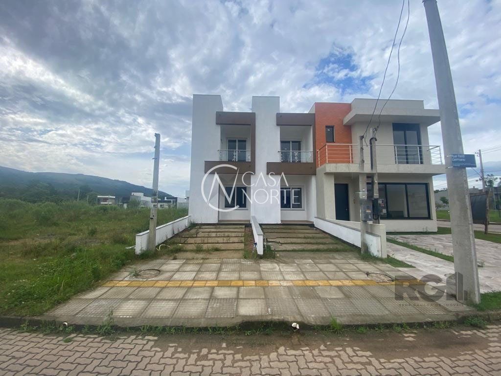 Sobrado à venda com 2 quartos, 93m², 2 suítes, 1 vaga, Rua Farid Germano no bairro Hípica em Porto Alegre