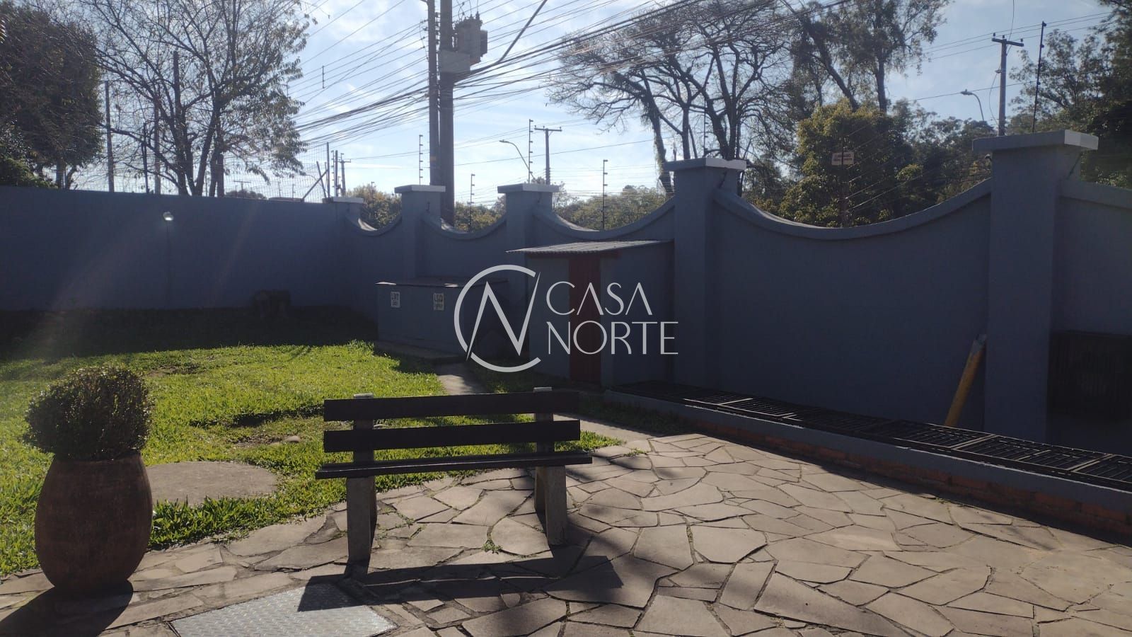 Sobrado à venda com 2 quartos, 85m², 1 vaga, Avenida Juca Batista no bairro Cavalhada em Porto Alegre