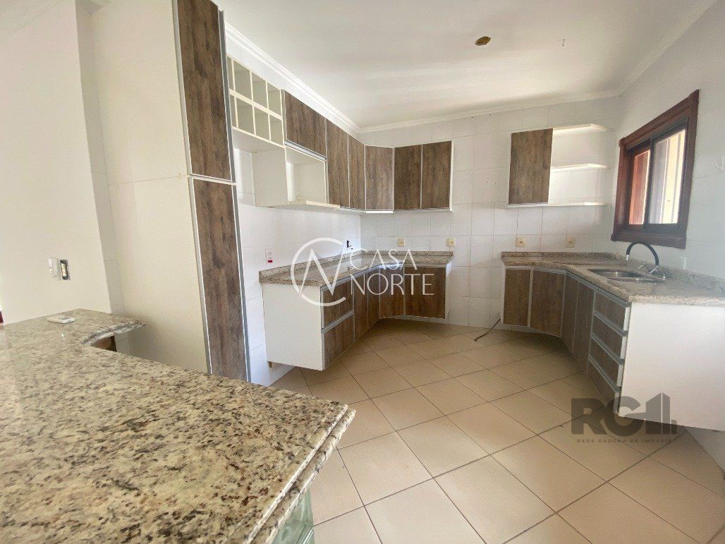 Casa à venda com 3 quartos, 150m², 1 suíte, 1 vaga, Rua Roberto Santini no bairro Hípica em Porto Alegre