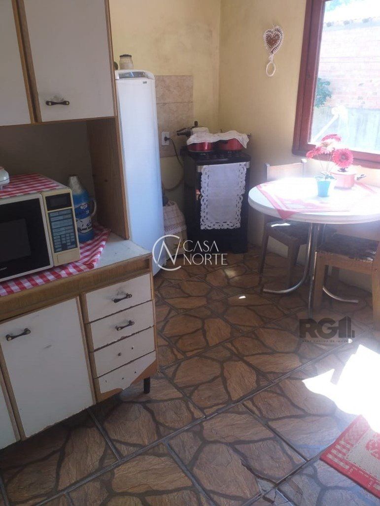 Casa à venda com 3 quartos, 136000m², 2 vagas, Estrada Chácara do Banco no bairro Restinga em Porto Alegre