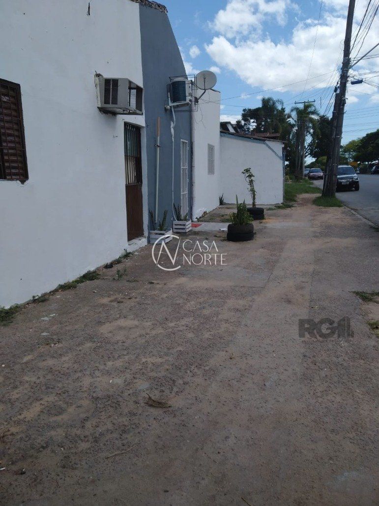 Casa Comercial à venda  com 150m², Avenida Ignês E. Fagundes no bairro Restinga em Porto Alegre