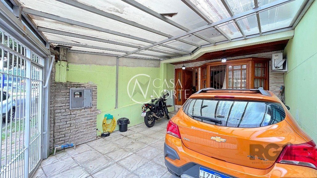 Sobrado à venda com 4 quartos, 218m², 3 suítes, 2 vagas, Rua Dea Coufal no bairro Ipanema em Porto Alegre