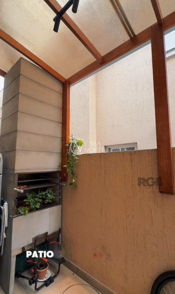 Sobrado à venda com 2 quartos, 55m², Rua das Espatódeas no bairro Ponta Grossa em Porto Alegre
