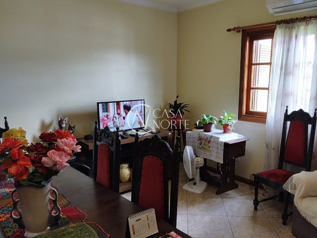 Casa à venda com 3 quartos, 360m², 1 suíte, 2 vagas, Avenida Santo Dias da Silva no bairro Lomba do Pinheiro em Porto Alegre