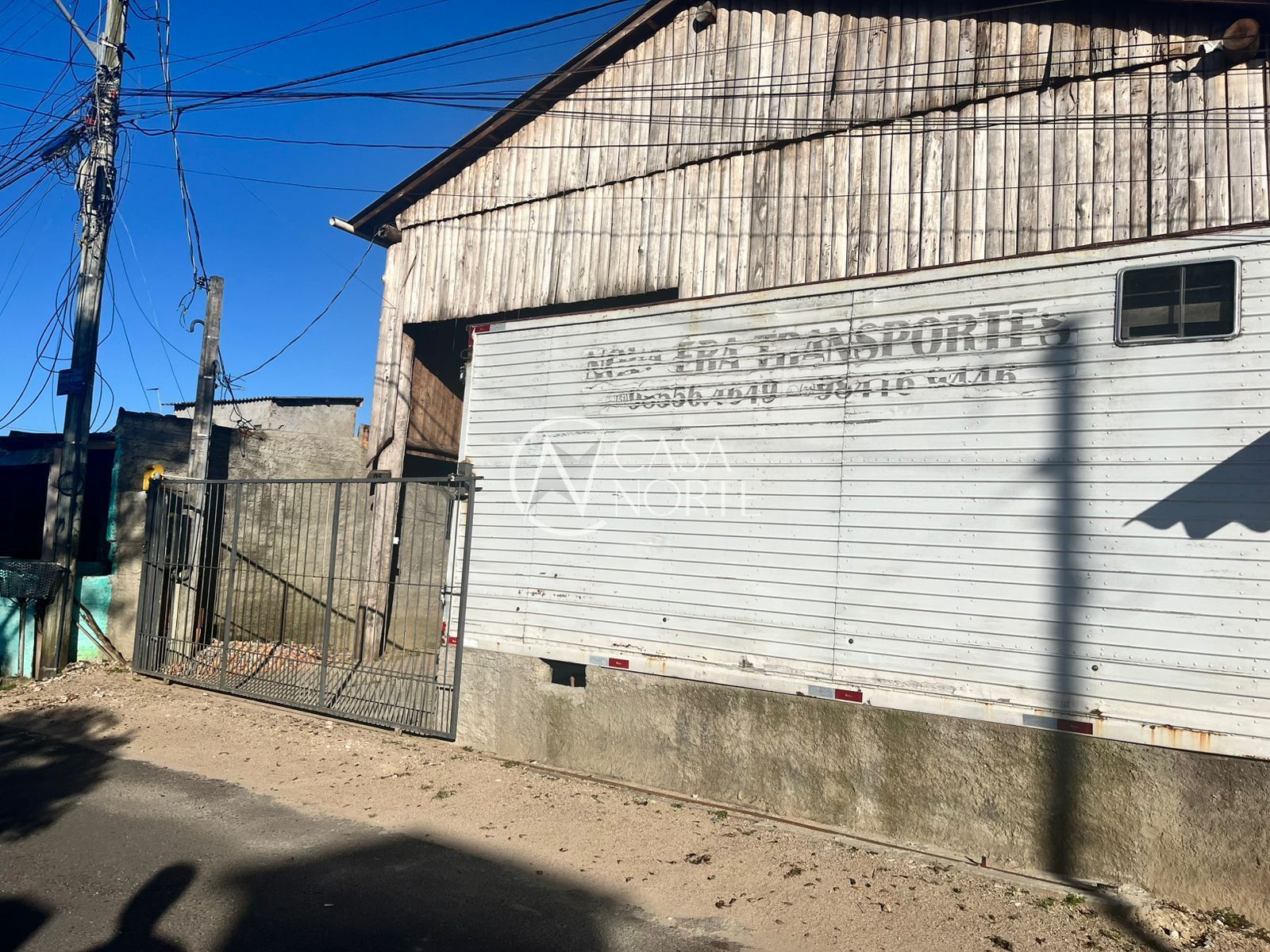 Casa à venda com 2 quartos, 120m², 3 vagas, Beco Álvaro Oliveira do Canto no bairro Belém Novo em Porto Alegre