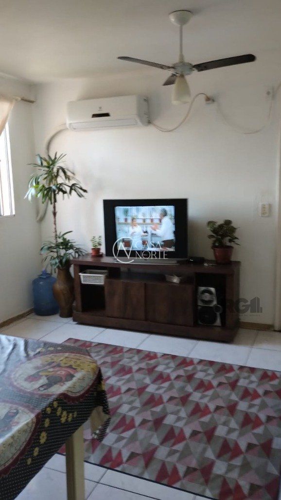 Apartamento à venda com 2 quartos, 43m², 1 vaga, Avenida Edgar Pires de Castro no bairro Restinga em Porto Alegre