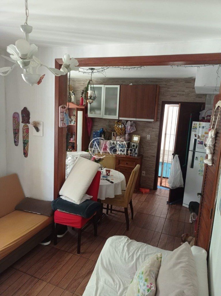 Sobrado à venda com 2 quartos, 68m², 1 vaga, Rua Amapa no bairro Vila Nova em Porto Alegre