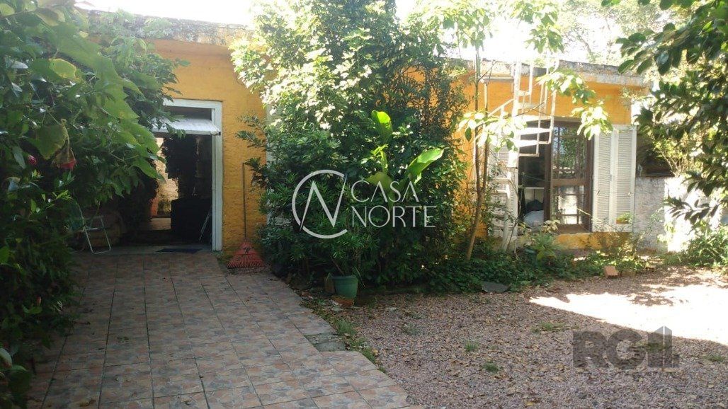 Casa à venda com 1 quarto, 120m², 1 suíte, 1 vaga, Rua Monte Sião no bairro Restinga em Porto Alegre