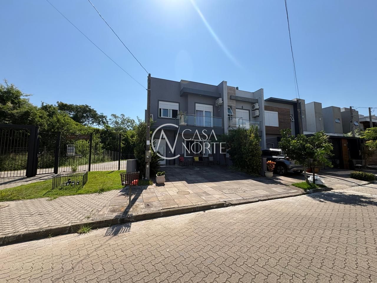 Casa à venda com 3 quartos, 136m², 1 suíte, 2 vagas, Rua Canísio Binsfeld no bairro Hípica em Porto Alegre