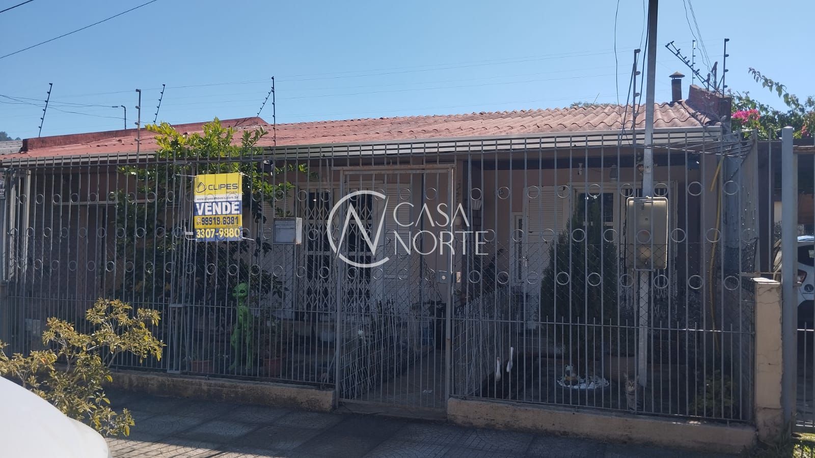 Casa à venda com 3 quartos, 140m², 1 suíte, 2 vagas, Rua Jornalista Roberto Eduardo Xavier no bairro Aberta dos Morros em Porto Alegre