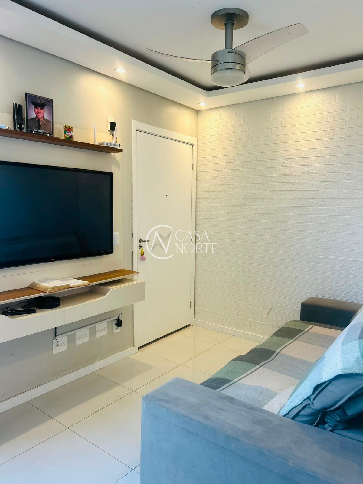 Apartamento à venda com 2 quartos, 40m², 1 vaga, Rua Sete Mil e Oito no bairro Restinga em Porto Alegre