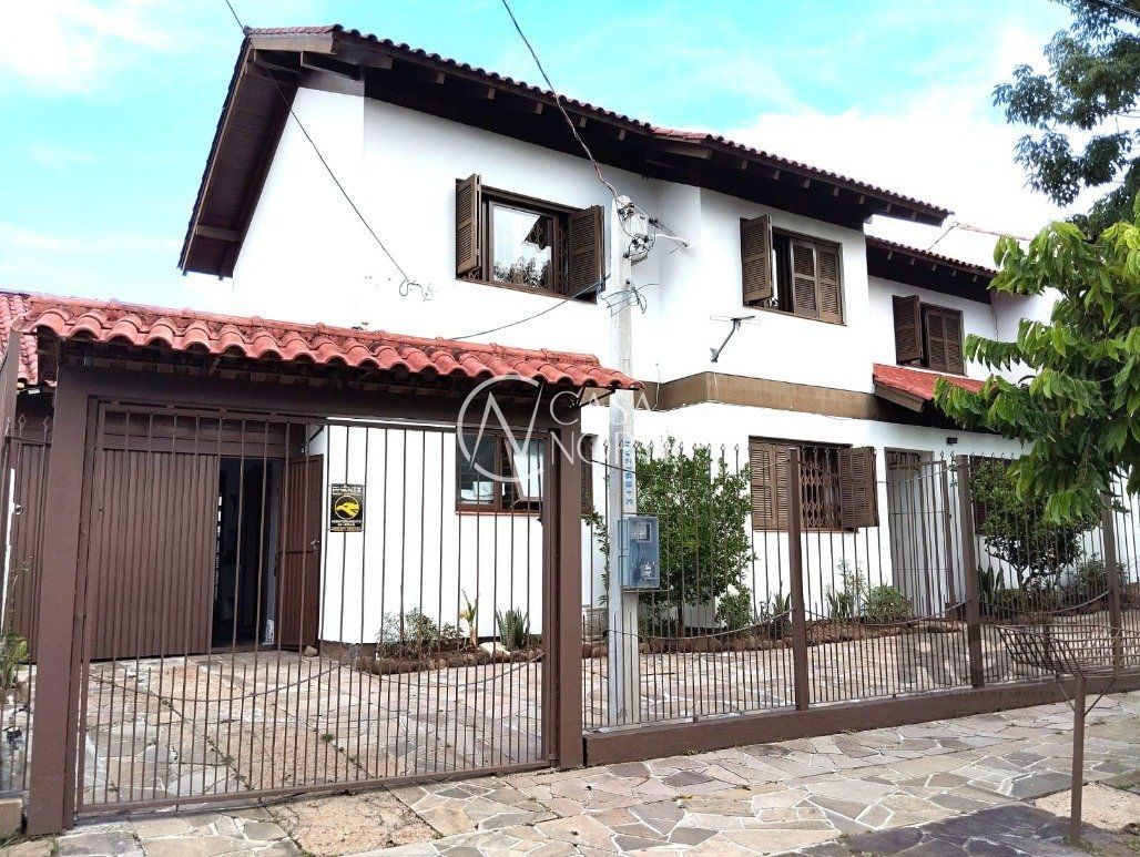 Casa à venda com 3 quartos, 170m², 1 suíte, 3 vagas, Rua Ari Peixoto Martins no bairro Espírito Santo em Porto Alegre