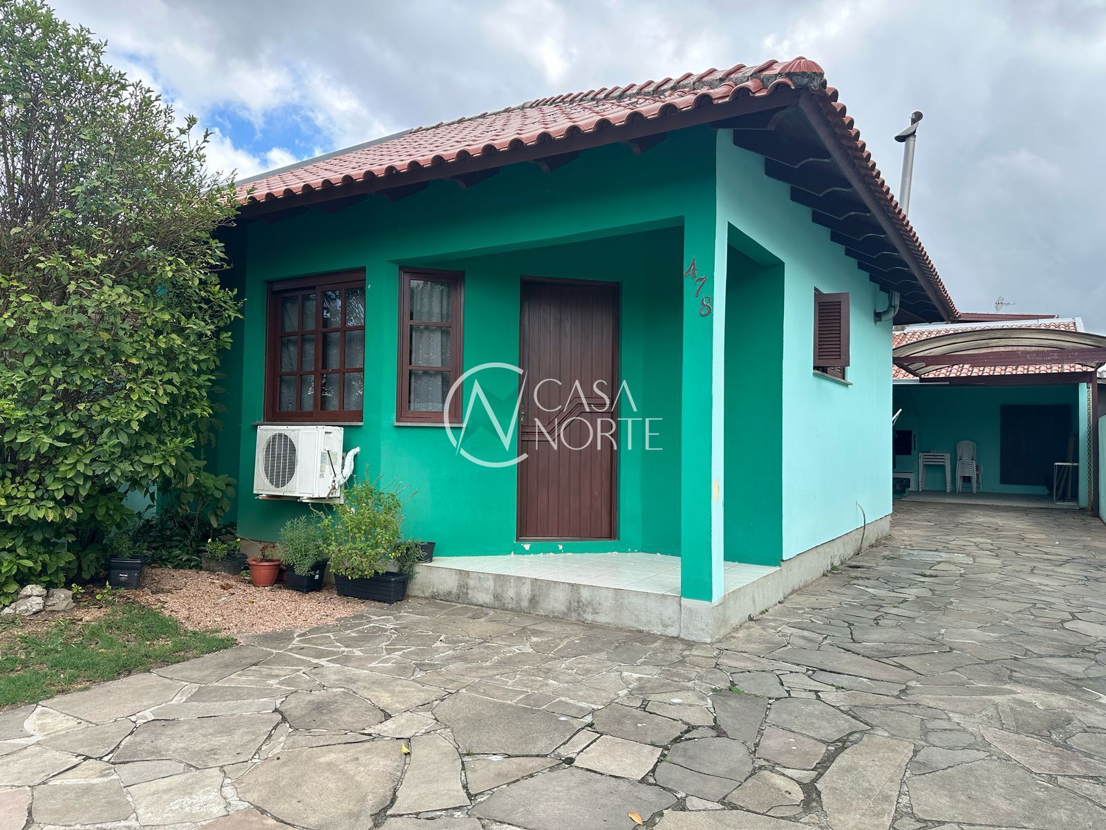 Casa à venda com 2 quartos, 98m², 2 vagas, Rua Lauro Motta Duarte no bairro Belém Novo em Porto Alegre