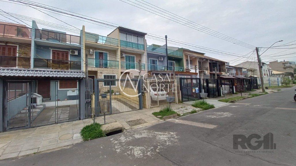 Casa à venda com 2 quartos, 83m², 2 suítes, 1 vaga, Rua Doutor Claudio Walter Ferreira da Silva no bairro Guarujá em Porto Alegre