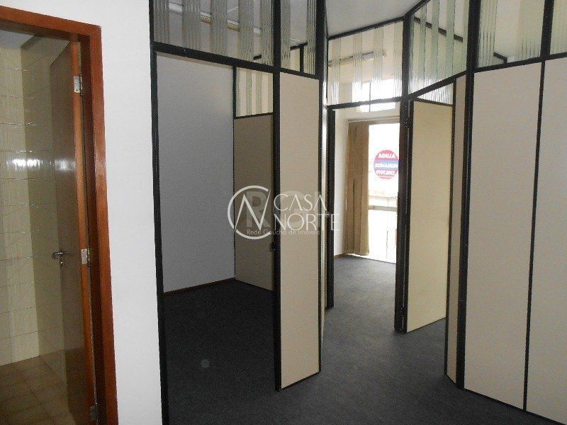 Sala Comercial à venda com 1 quarto, 32m², 1 vaga, Avenida Presidente Franklin Roosevelt no bairro Navegantes em Porto Alegre