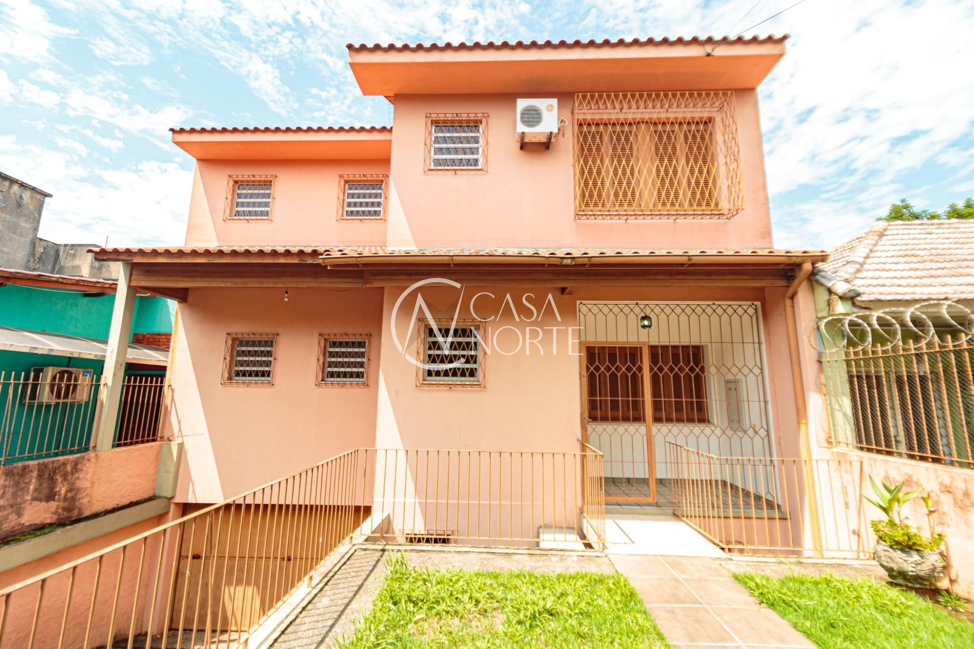 Casa à venda com 3 quartos, 259m², 3 suítes, 3 vagas, Rua Bartolomeu Dias no bairro Jardim Itu em Porto Alegre