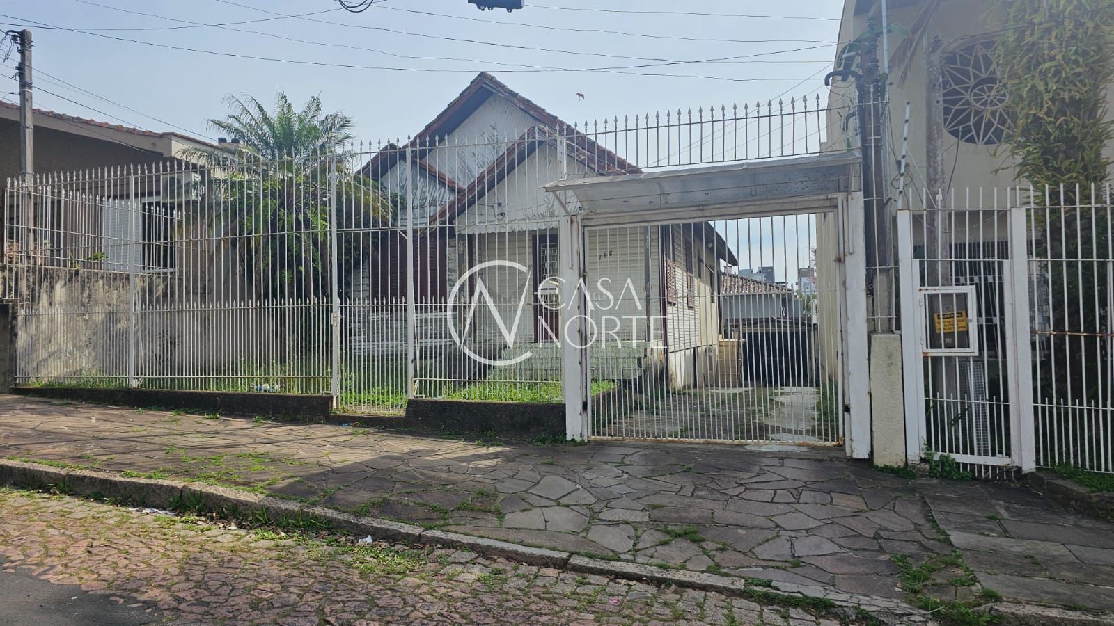 Terreno à venda  com 345m², Rua Somália no bairro Vila Ipiranga em Porto Alegre