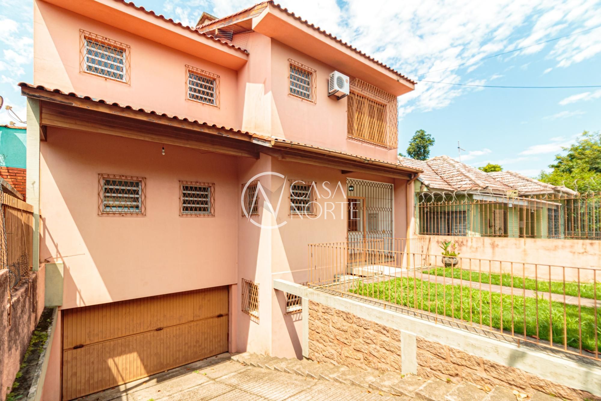 Casa à venda com 3 quartos, 259m², 3 suítes, 3 vagas, Rua Bartolomeu Dias no bairro Jardim Itu em Porto Alegre