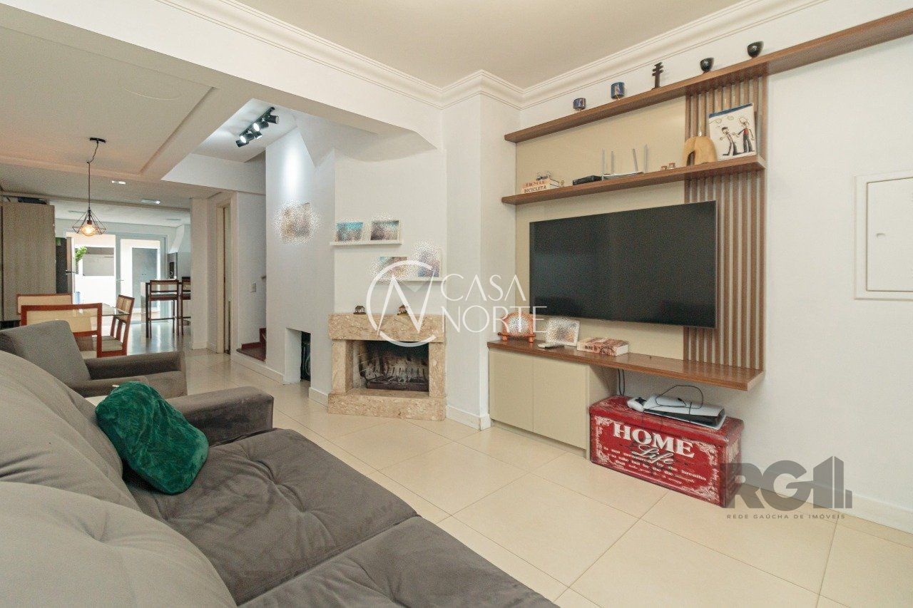 Casa à venda com 2 quartos, 101m², 2 vagas, Rua Doutor Galdino Nunes Vieira no bairro Jardim Itu em Porto Alegre