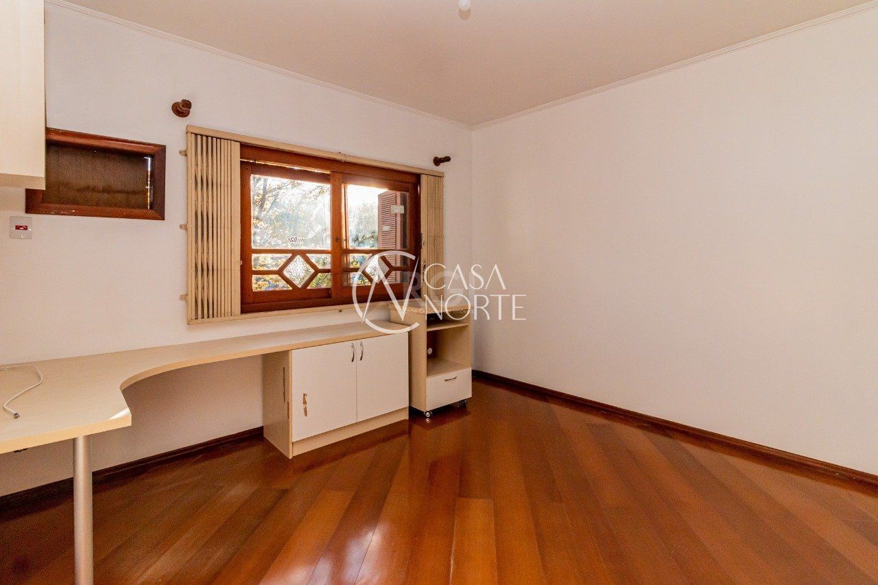 Casa à venda com 4 quartos, 431m², 2 suítes, 3 vagas, Rua Paul Harris no bairro Jardim Itu em Porto Alegre