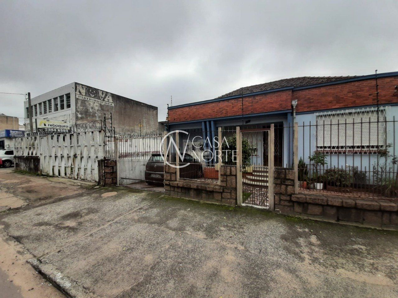 Terreno à venda  com 484m², Rua Dona Margarida no bairro Navegantes em Porto Alegre