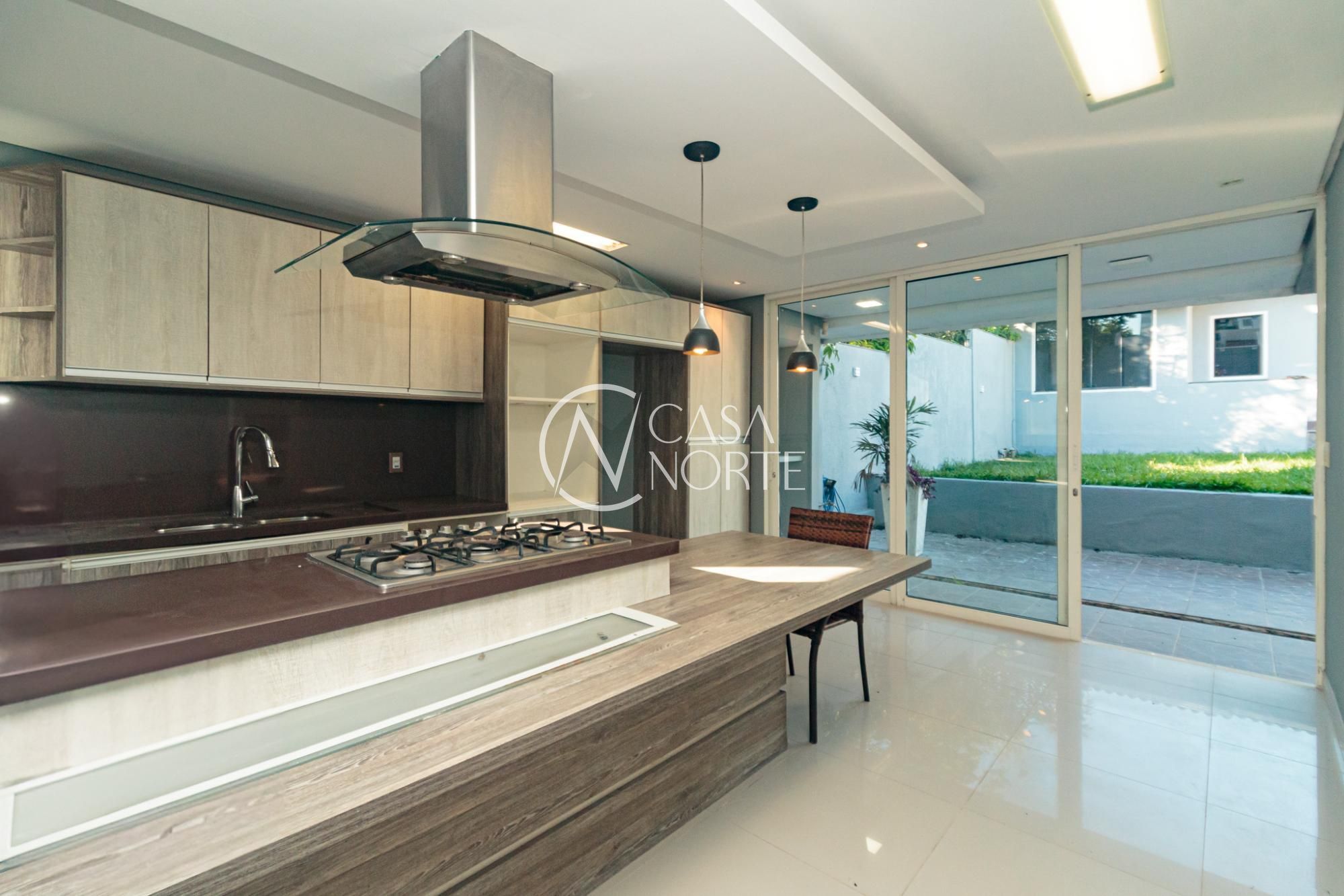 Casa à venda com 4 quartos, 104m², 2 vagas, Rua Engenheiro Walter Boehl no bairro Vila Ipiranga em Porto Alegre