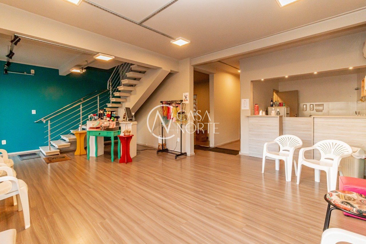 Casa Comercial à venda , 193m², Avenida Benno Mentz no bairro Vila Ipiranga em Porto Alegre