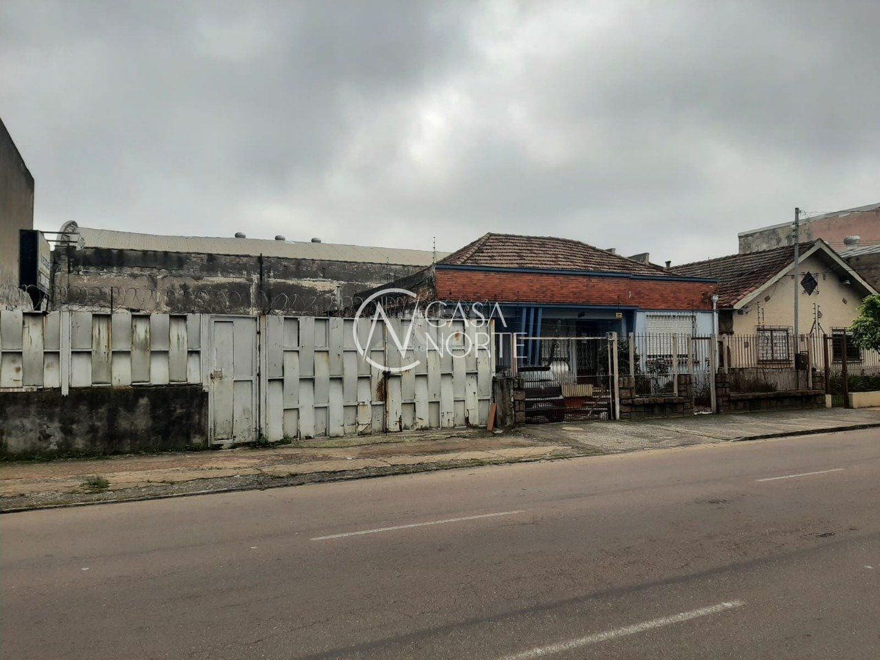 Terreno à venda  com 484m², Rua Dona Margarida no bairro Navegantes em Porto Alegre