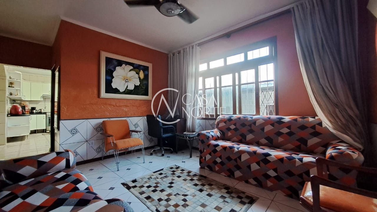 Casa à venda com 4 quartos, 280m², 1 suíte, 2 vagas, Rua Fernando Souto da Silva no bairro Morro Santana em Porto Alegre