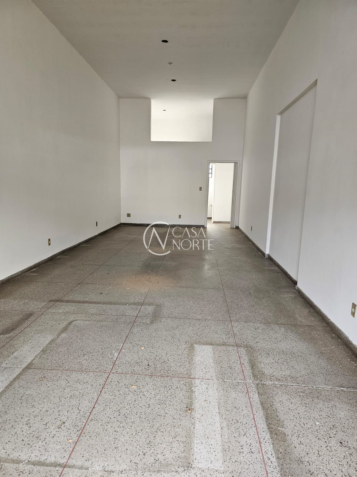 Prédio Comercial à venda , 275m², 9 vagas, Avenida Benno Mentz no bairro Vila Ipiranga em Porto Alegre