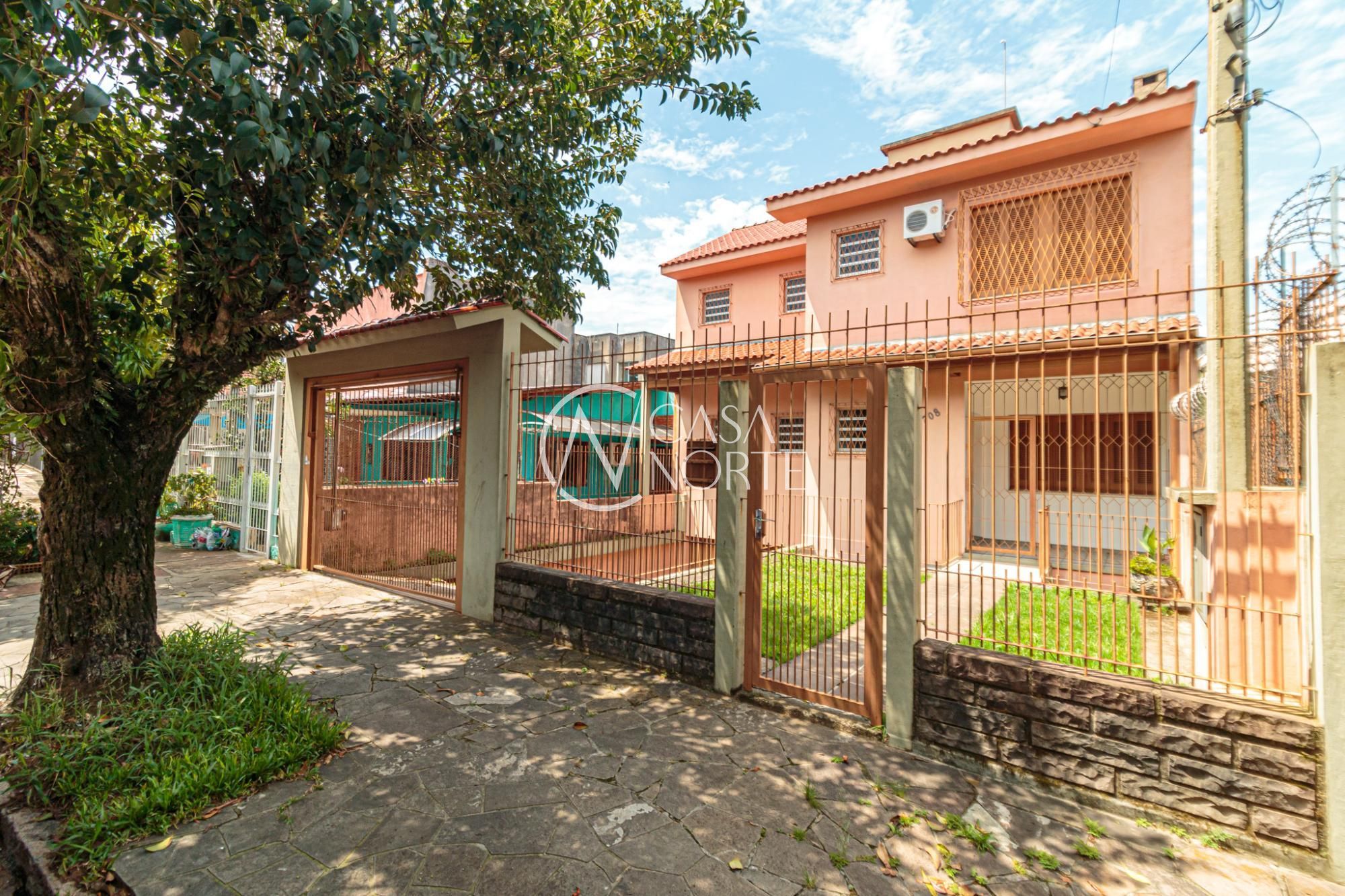 Casa à venda com 3 quartos, 259m², 3 suítes, 3 vagas, Rua Bartolomeu Dias no bairro Jardim Itu em Porto Alegre