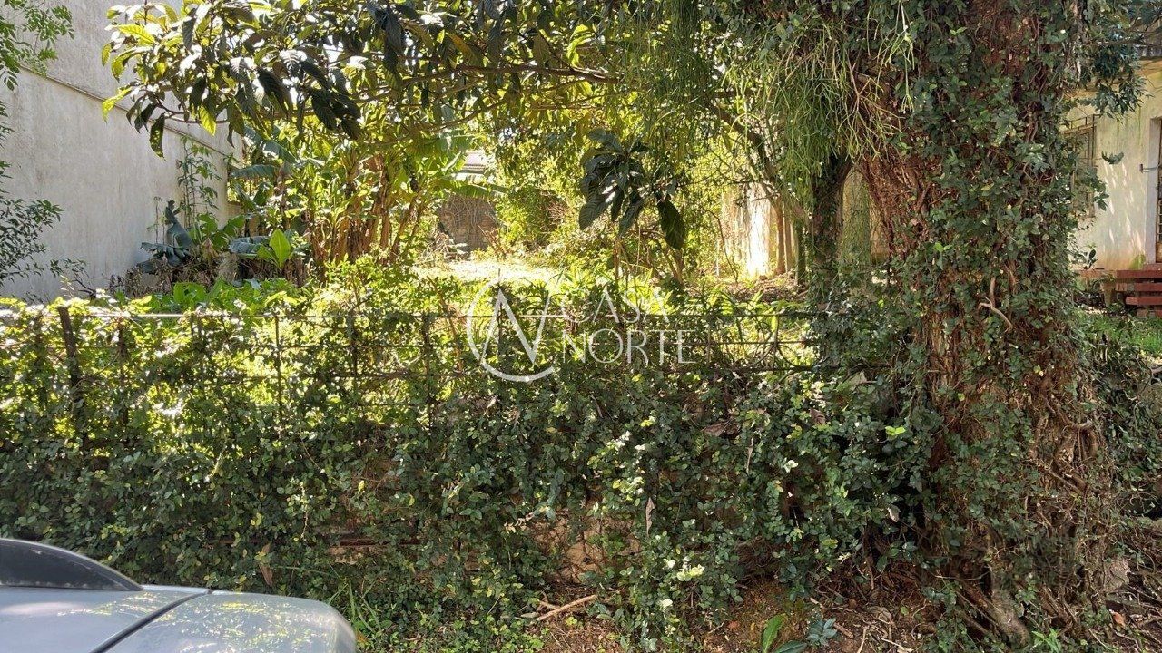 Terreno à venda  com 723m², Praça Paulo de Aragão Bozano no bairro Vila Ipiranga em Porto Alegre