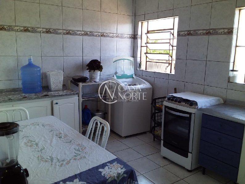 Geminado à venda com 3 quartos, 215m², 1 suíte, 2 vagas, Avenida Alberto Pasqualini no bairro Jardim Sabará em Porto Alegre