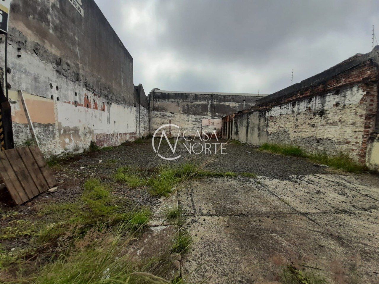 Terreno à venda  com 484m², Rua Dona Margarida no bairro Navegantes em Porto Alegre