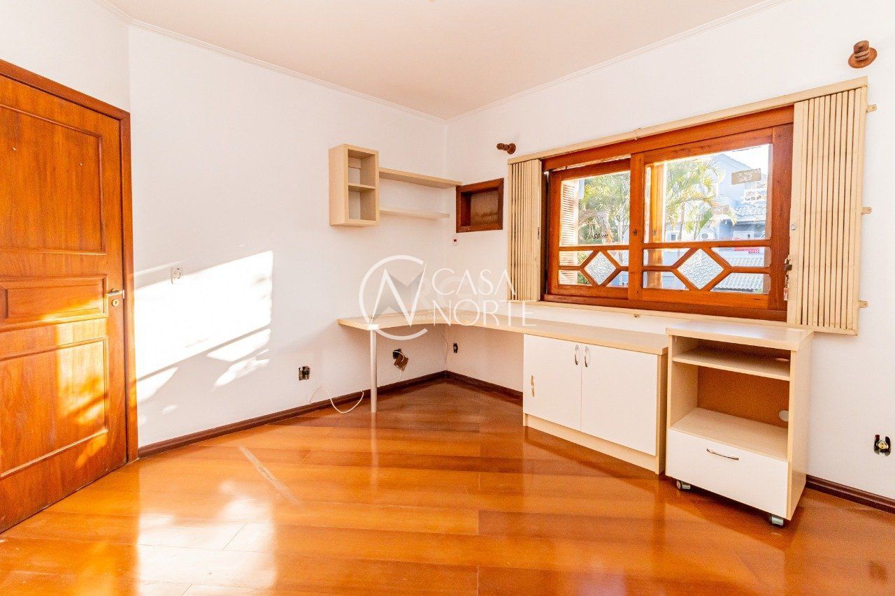 Casa à venda com 4 quartos, 431m², 2 suítes, 3 vagas, Rua Paul Harris no bairro Jardim Itu em Porto Alegre
