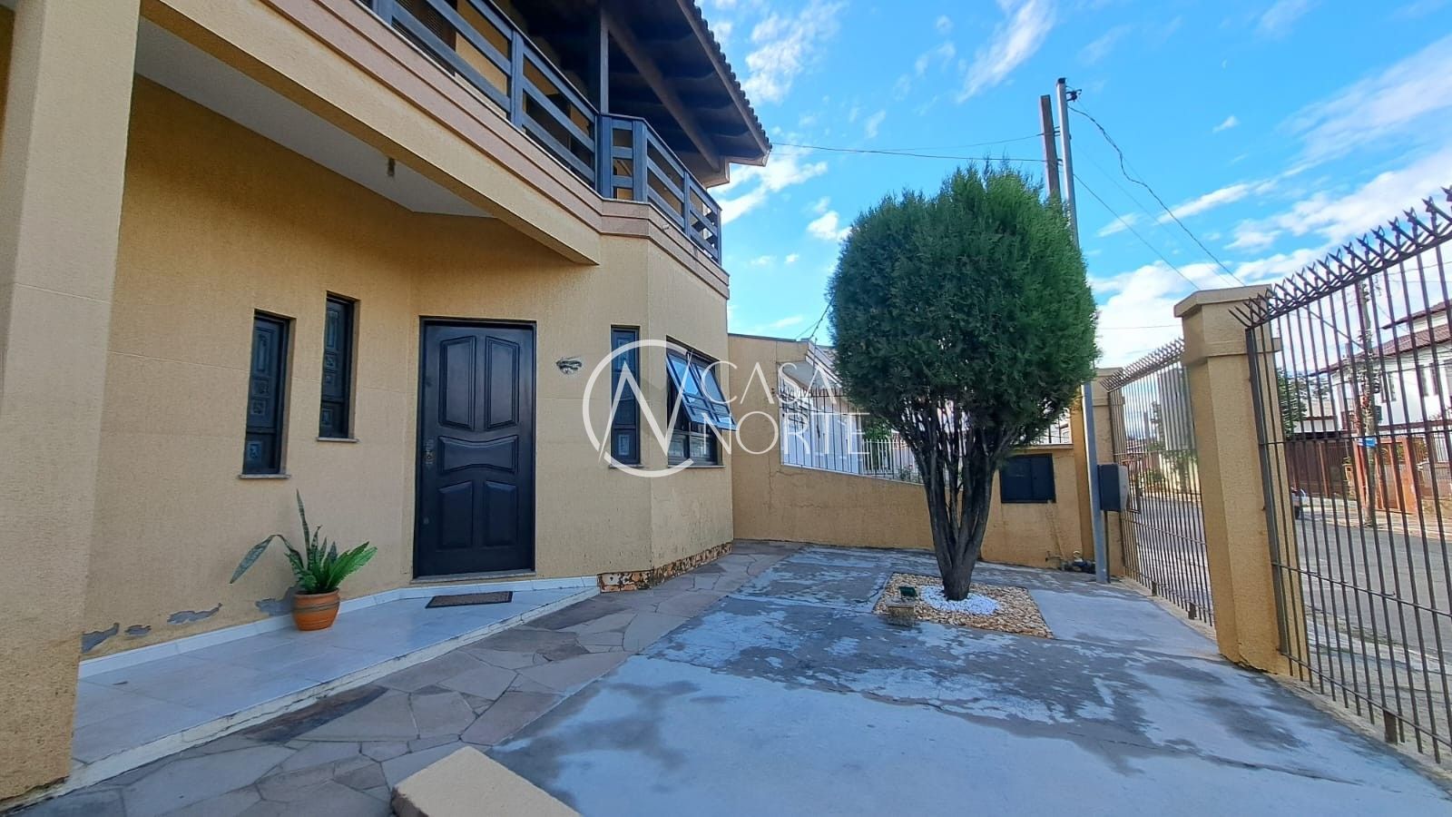 Casa à venda com 2 quartos, 273m², 1 suíte, 2 vagas, Rua Corrêa de Mello no bairro Sarandi em Porto Alegre