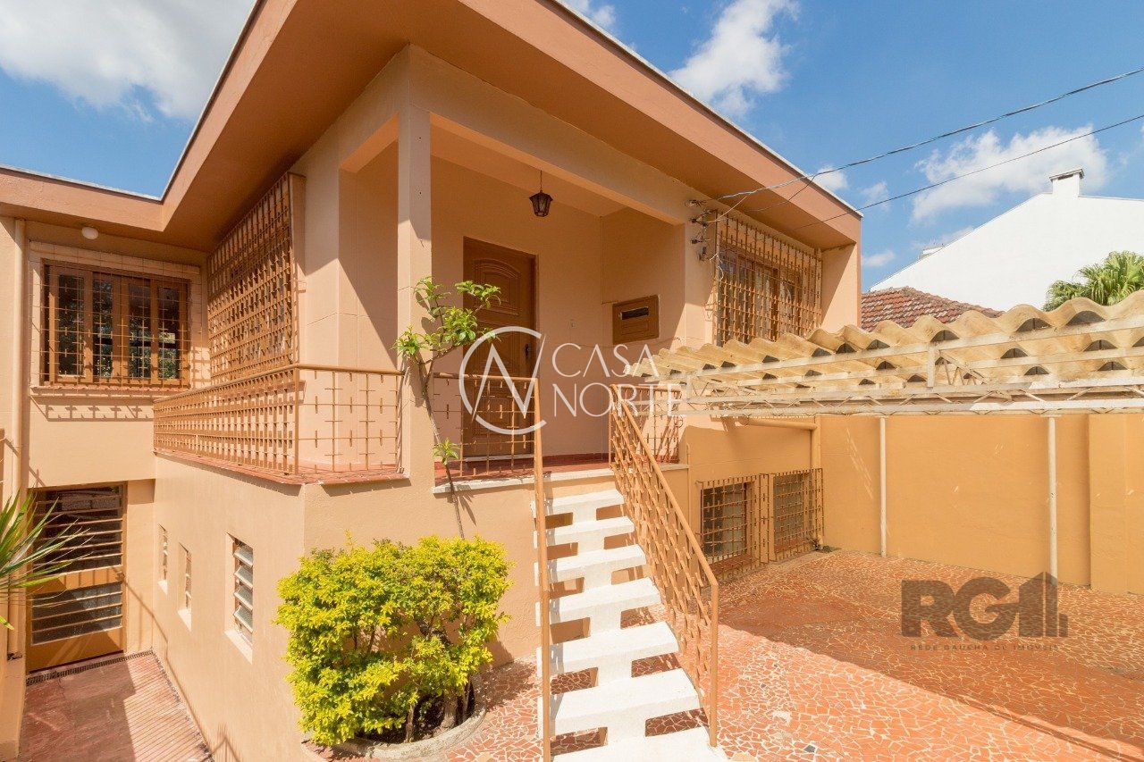 Casa à venda com 4 quartos, 200m², 2 vagas, Rua Marechal Frota no bairro Cristo Redentor em Porto Alegre