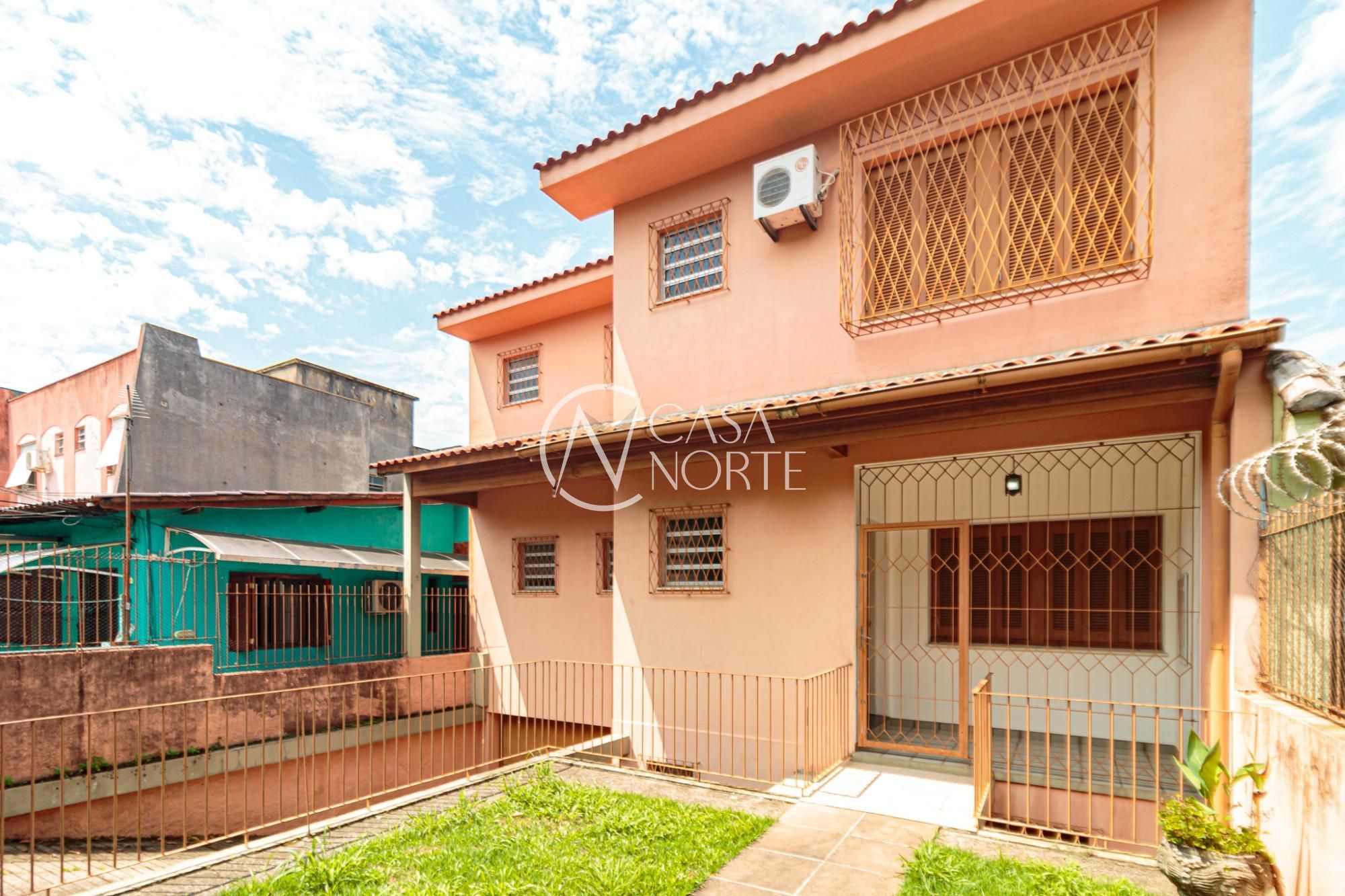 Casa à venda com 3 quartos, 259m², 3 suítes, 3 vagas, Rua Bartolomeu Dias no bairro Jardim Itu em Porto Alegre