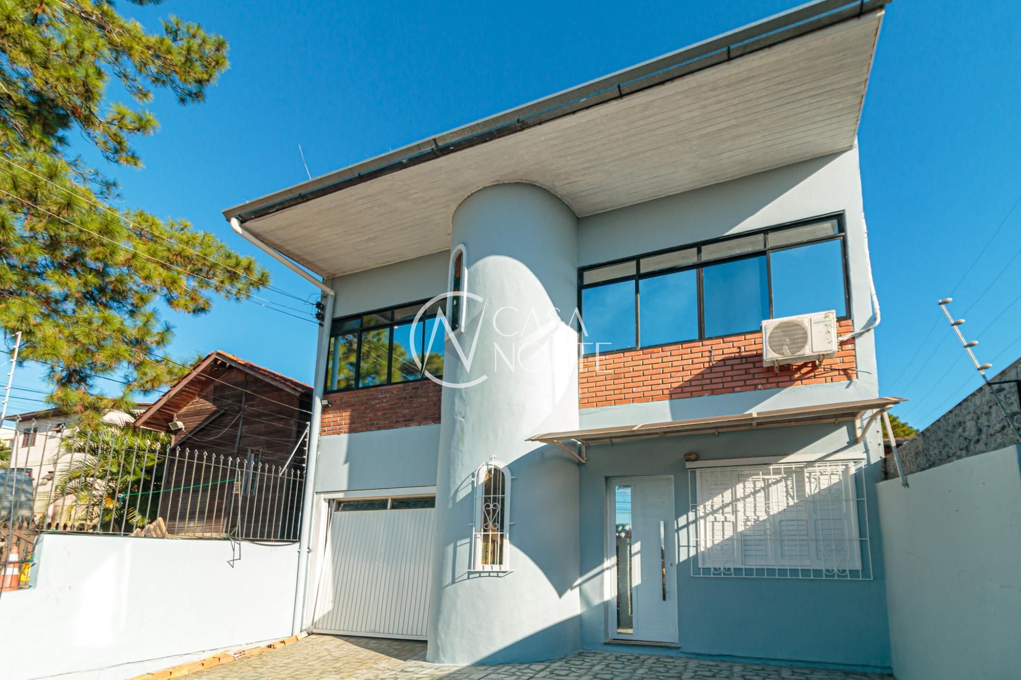 Casa à venda com 2 quartos, 158m², 1 suíte, 2 vagas, Rua Orquídea no bairro Lomba do Pinheiro em Porto Alegre
