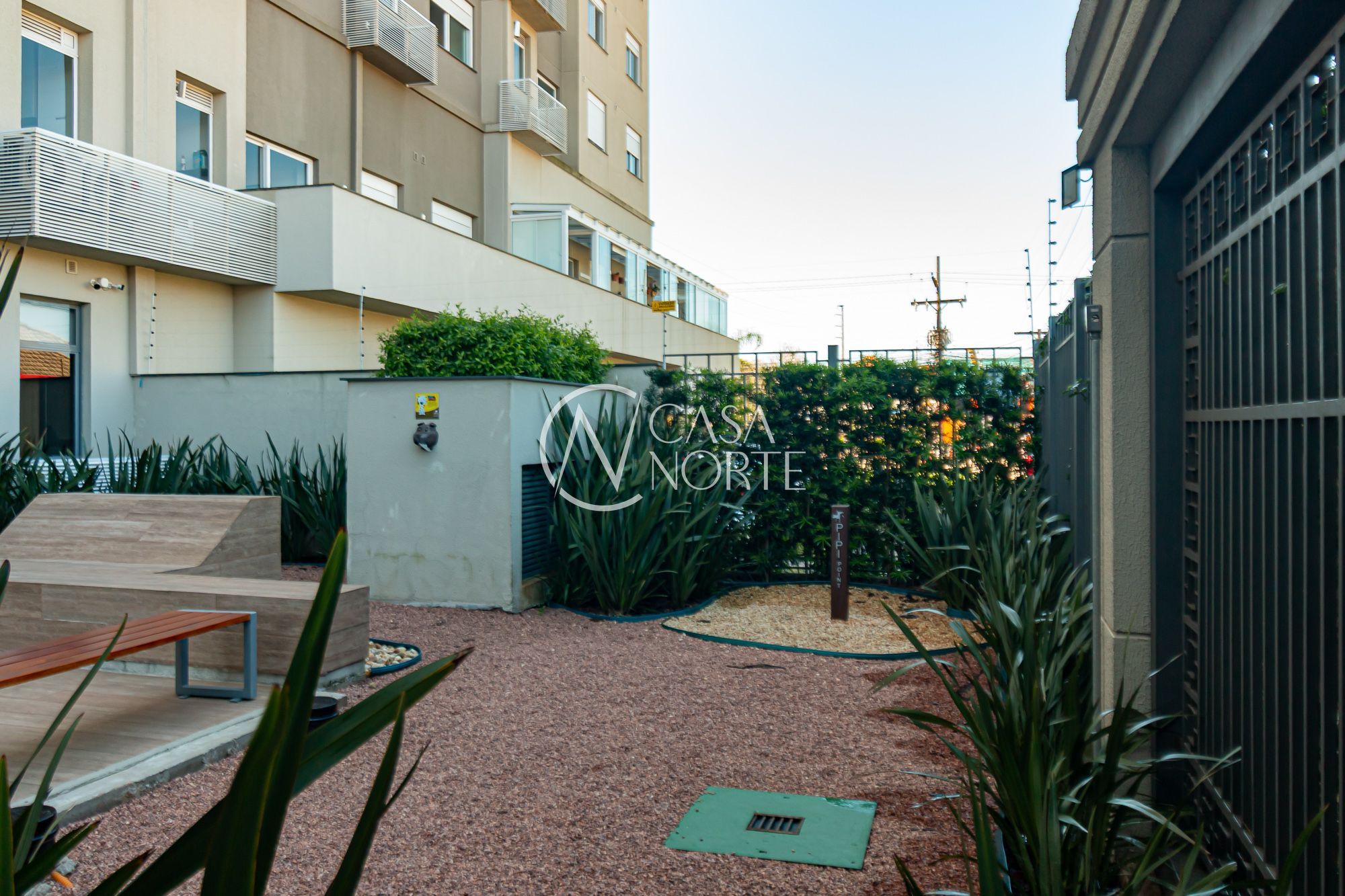 Apartamento à venda com 3 quartos, 67m², 1 suíte, 1 vaga, Rua Sapê no bairro Passo da Areia em Porto Alegre