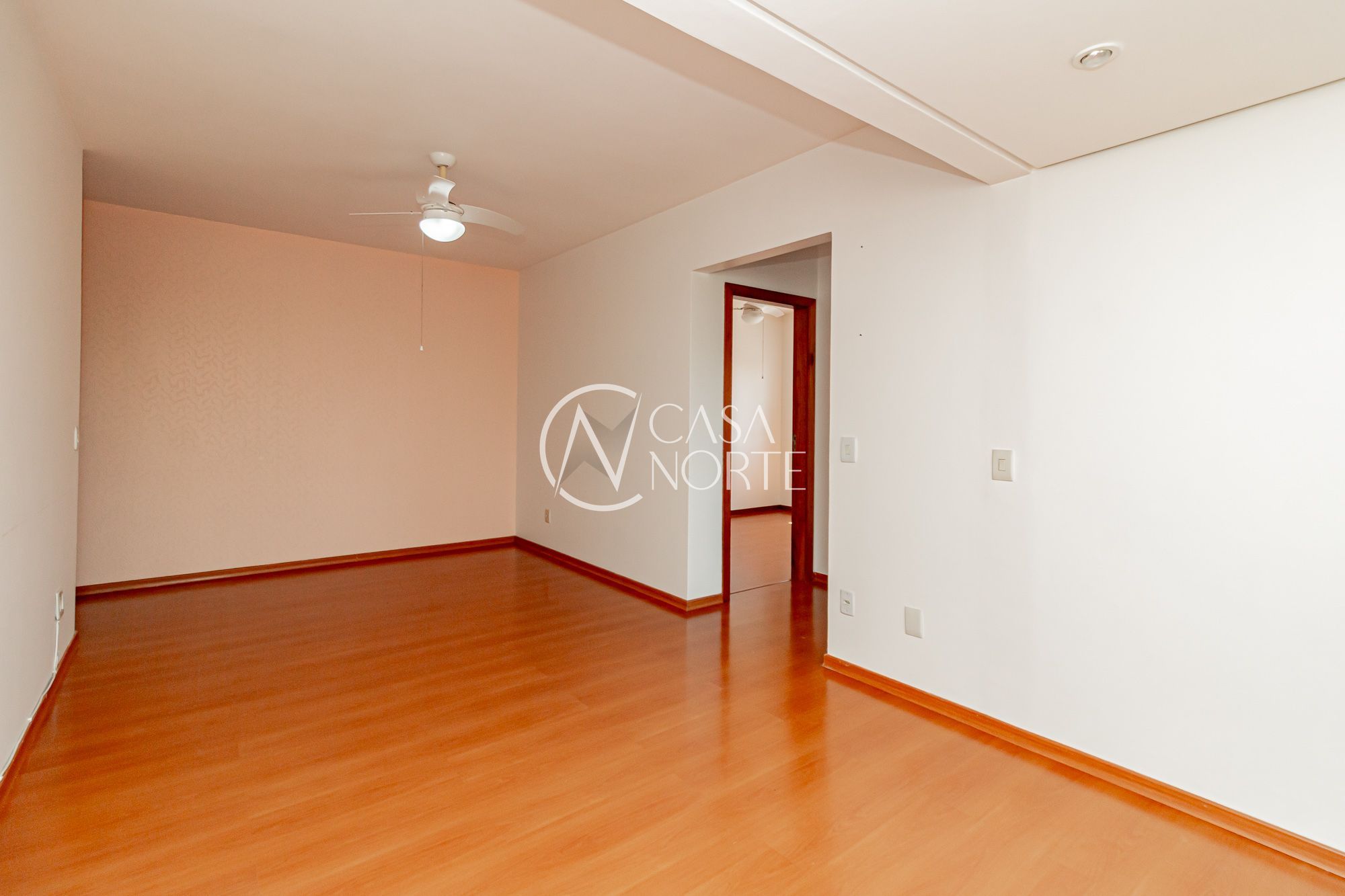 Apartamento à venda com 2 quartos, 67m², 1 vaga, Rua Cipó no bairro Passo da Areia em Porto Alegre