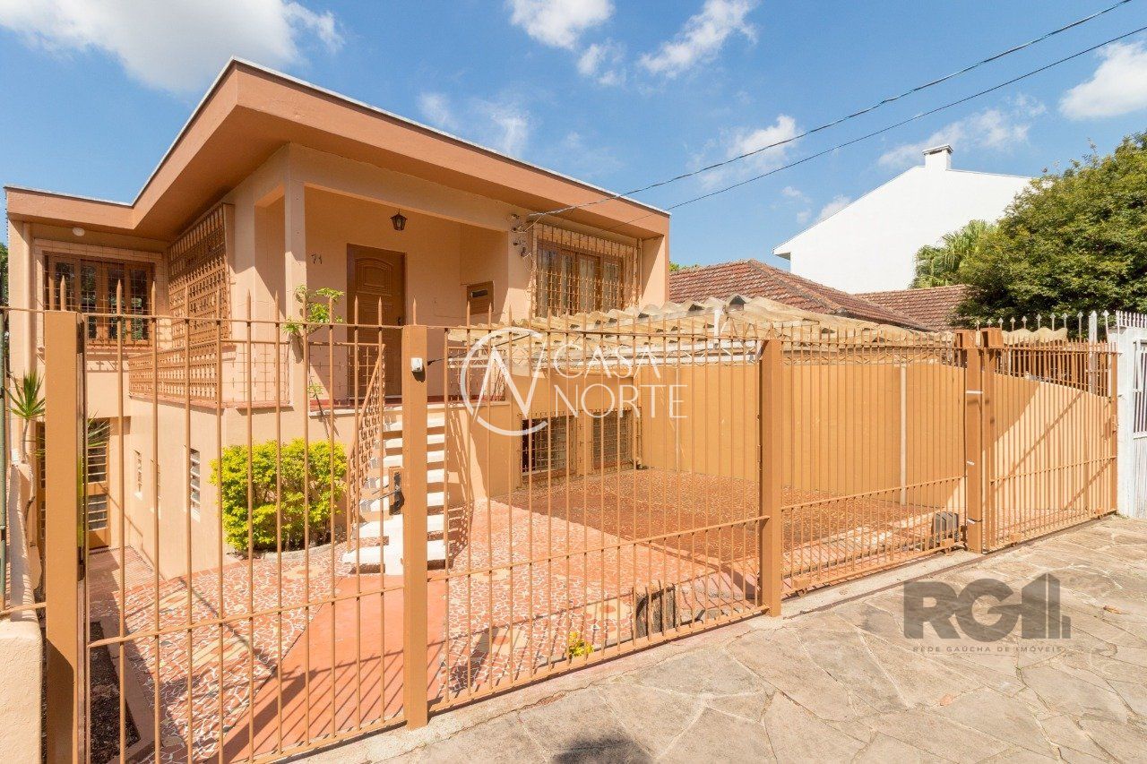 Casa à venda com 4 quartos, 200m², 2 vagas, Rua Marechal Frota no bairro Cristo Redentor em Porto Alegre