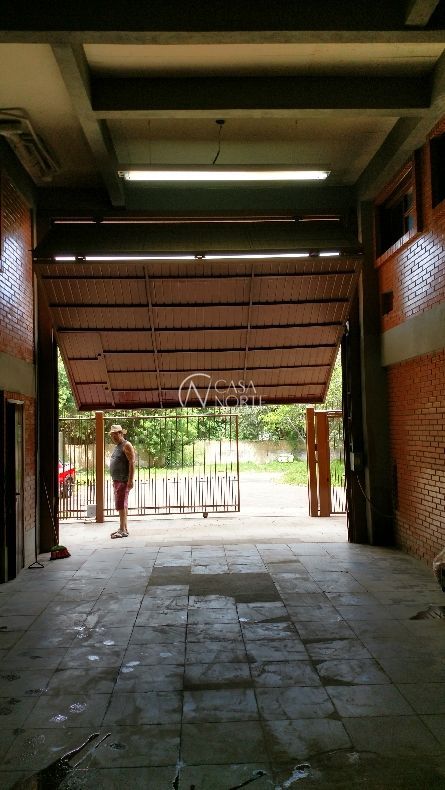 Pavilhão à venda com 2 quartos, 210m², 2 vagas, Avenida Nilo Ruschel no bairro Morro Santana em Porto Alegre