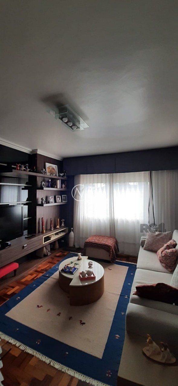 Apartamento à venda com 3 quartos, 74m², 1 vaga, Rua Domingos Seguezio no bairro Vila Ipiranga em Porto Alegre