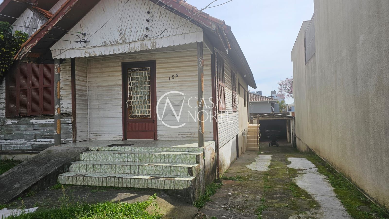 Terreno à venda  com 345m², Rua Somália no bairro Vila Ipiranga em Porto Alegre