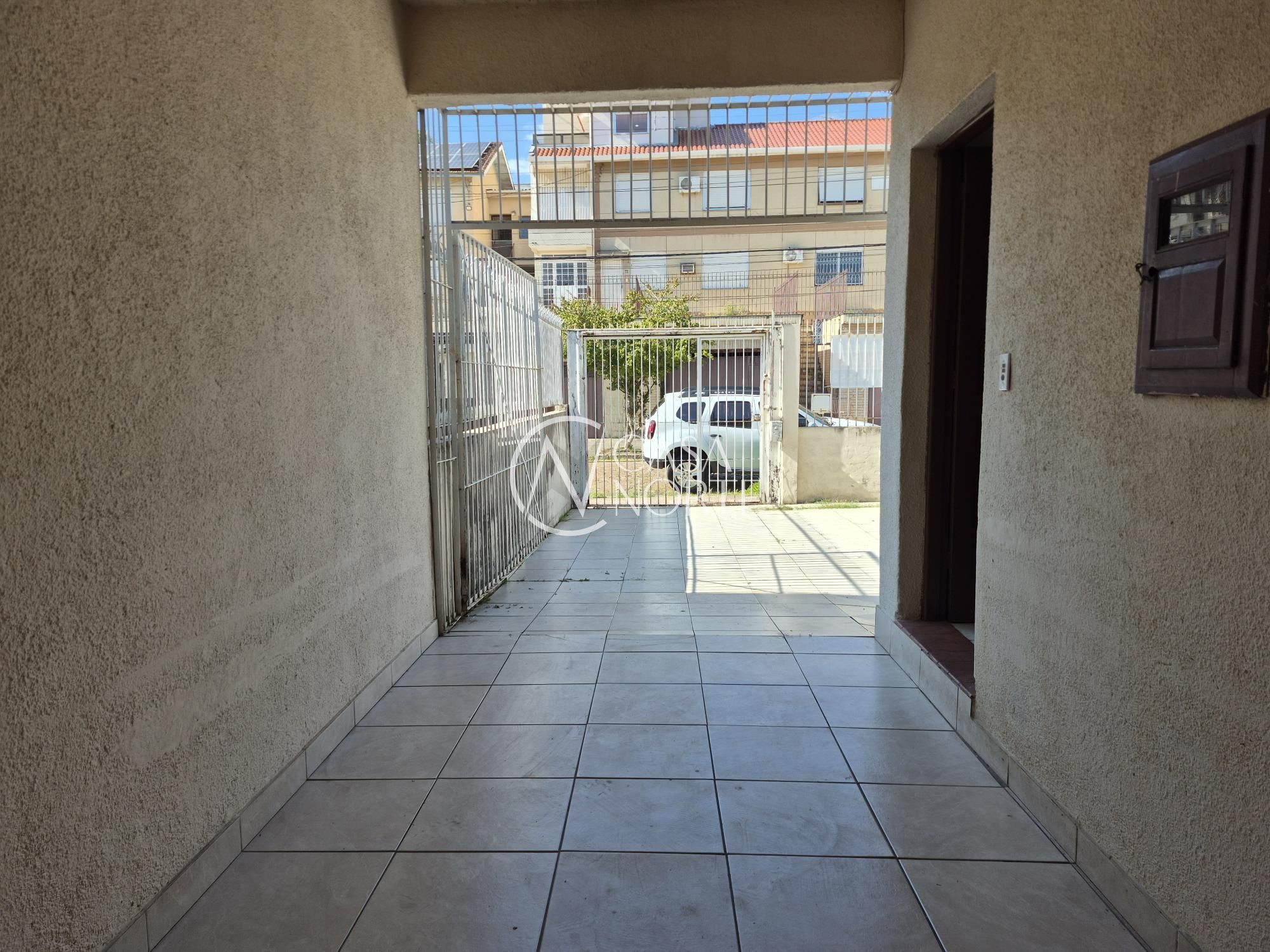 Casa à venda com 4 quartos, 82m², 1 suíte, 2 vagas, Rua Platão no bairro Jardim Sabará em Porto Alegre