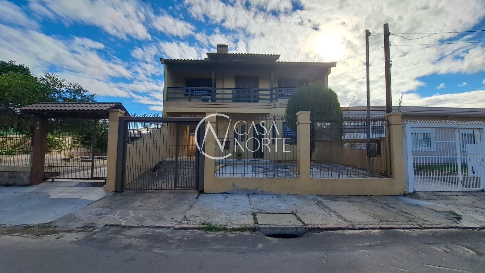 Casa à venda com 2 quartos, 273m², 1 suíte, 2 vagas, Rua Corrêa de Mello no bairro Sarandi em Porto Alegre