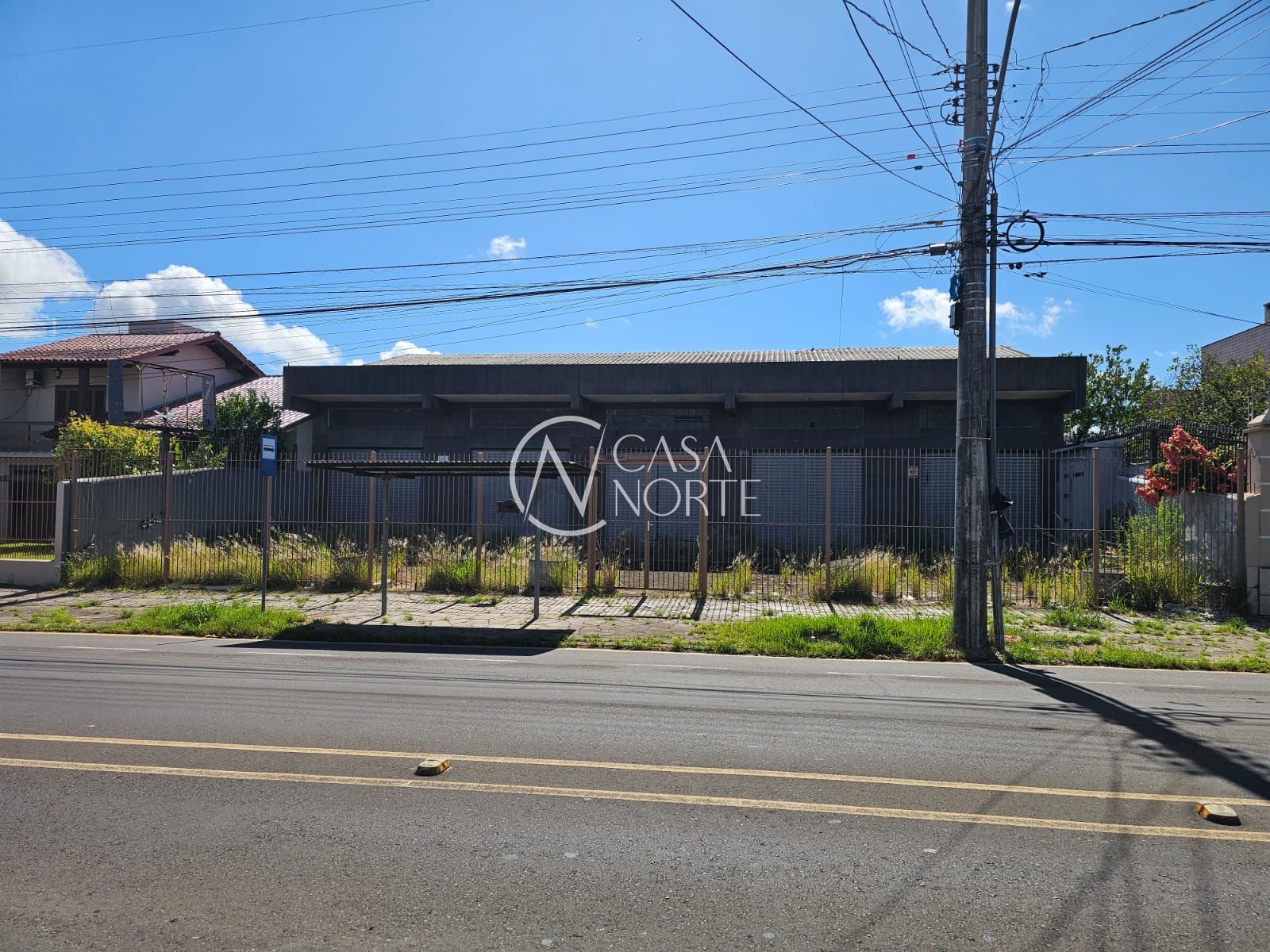 Prédio Comercial à venda , 275m², 9 vagas, Avenida Benno Mentz no bairro Vila Ipiranga em Porto Alegre