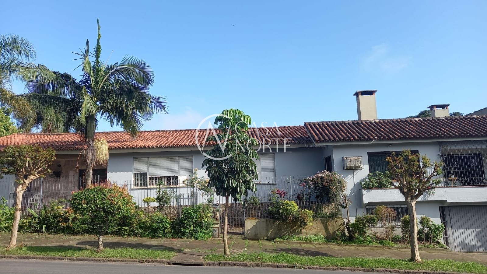 Casa à venda com 5 quartos, 360m², 3 vagas, Rua Matias José Bins no bairro Três Figueiras em Porto Alegre